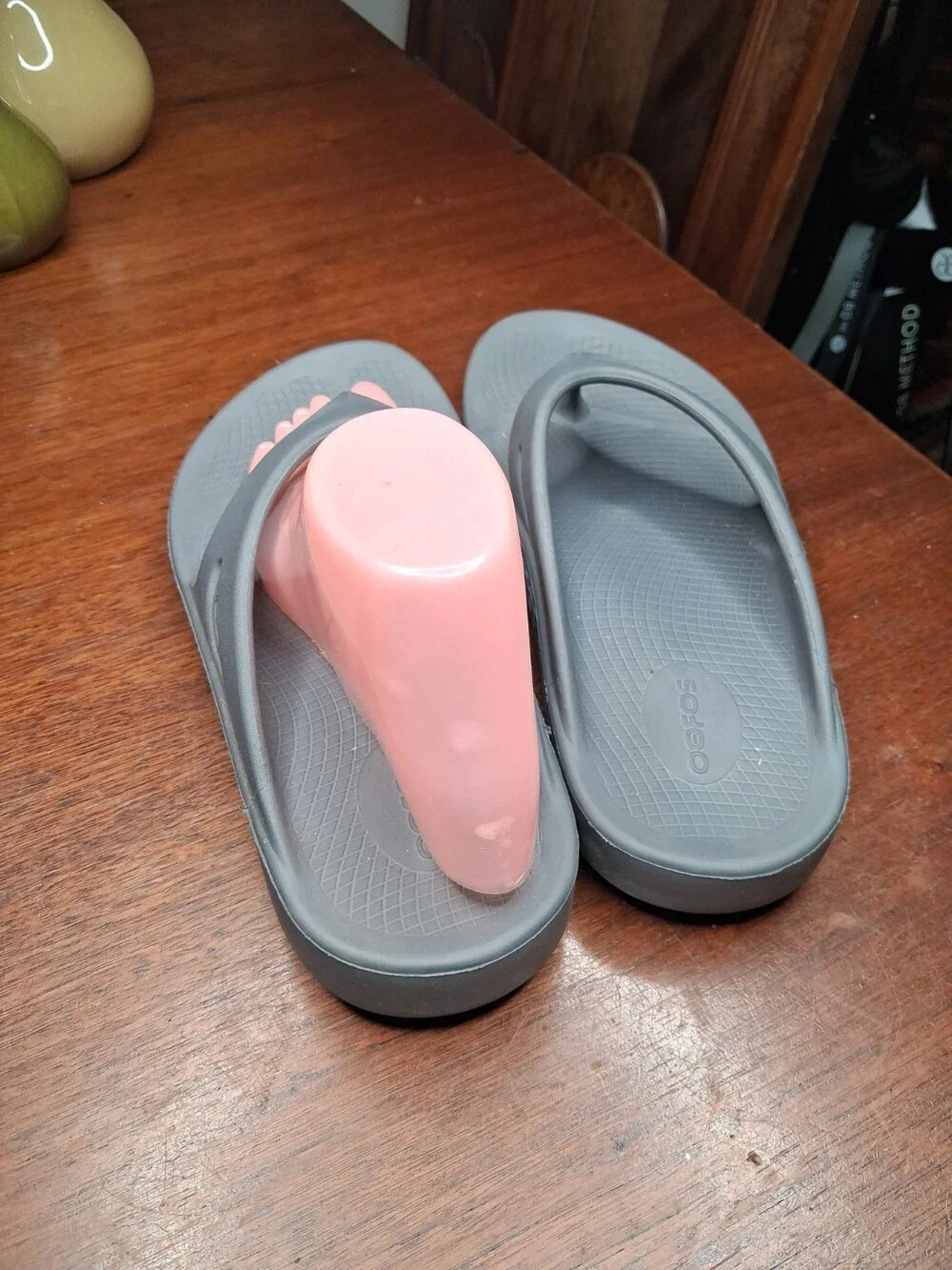 Oofos 1000 gray